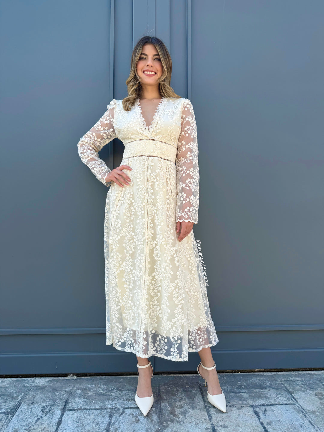 Vestido crema manga larga