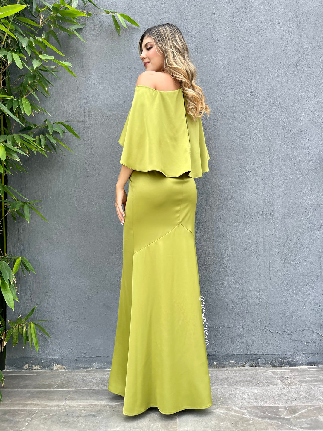 Vestido chartreuse capa