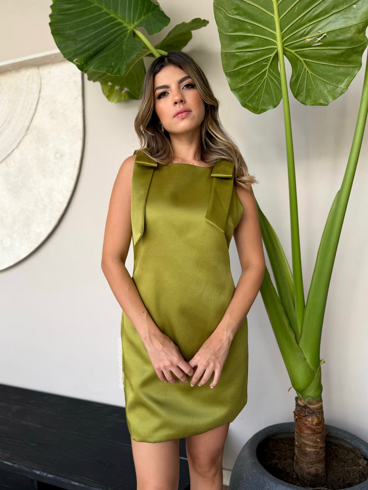 Vestido verde moños