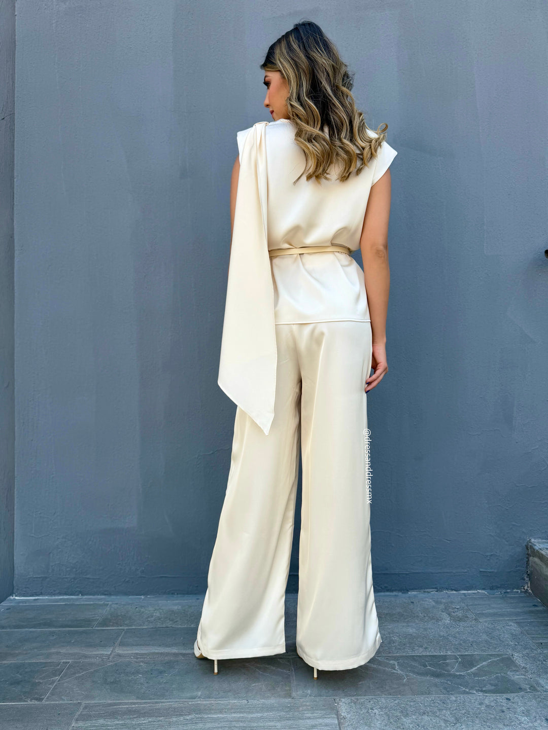 Set pantalón y blusa marfil