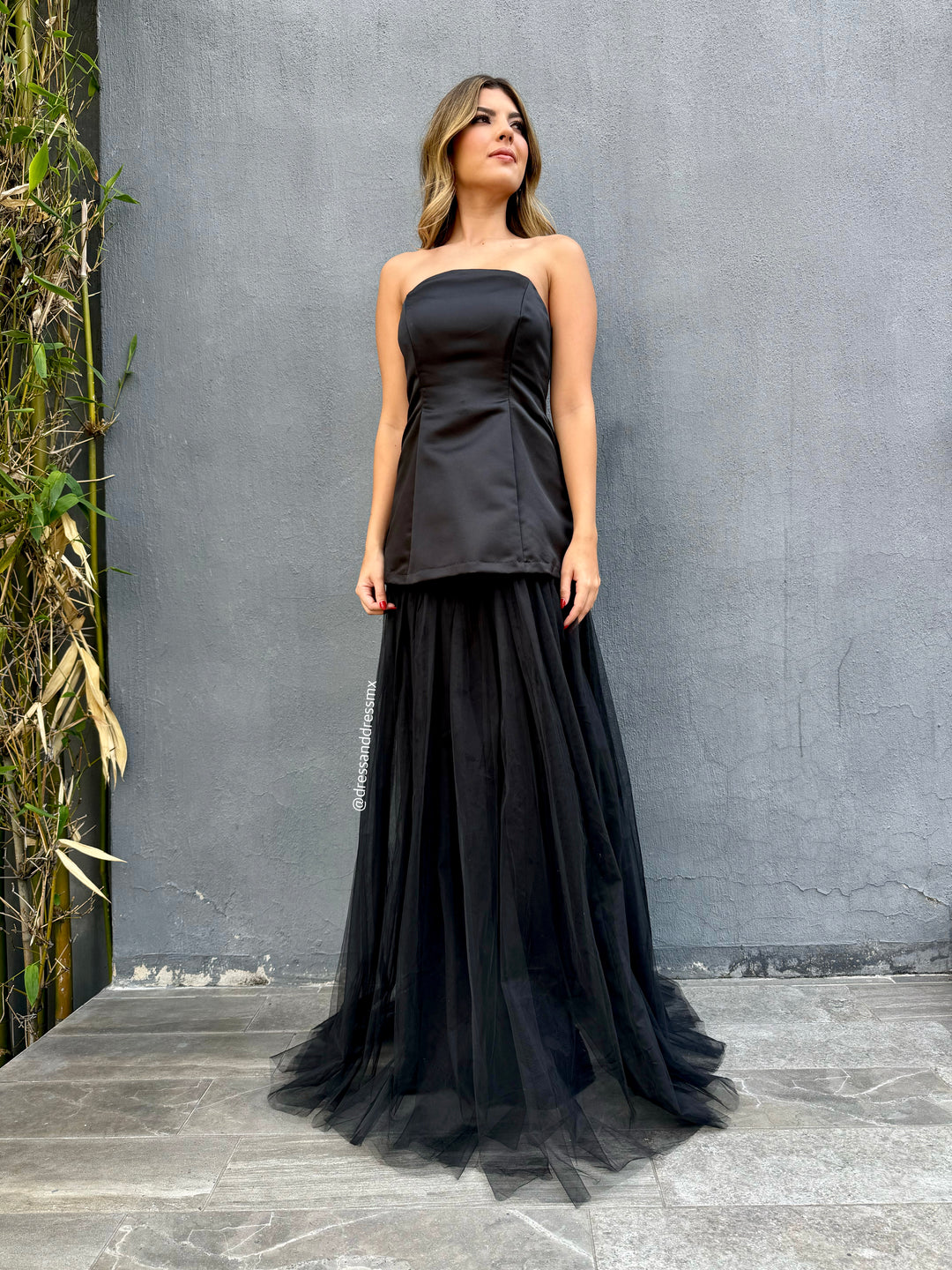 Vestido negro con tul