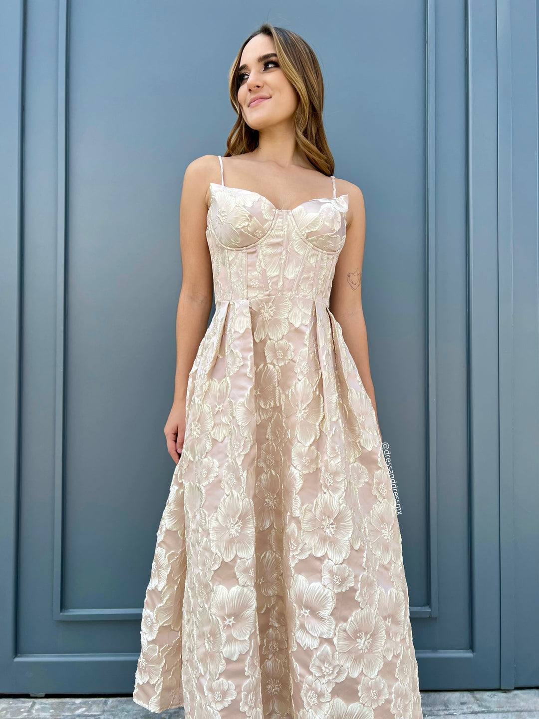 Vestido champagne con dorado