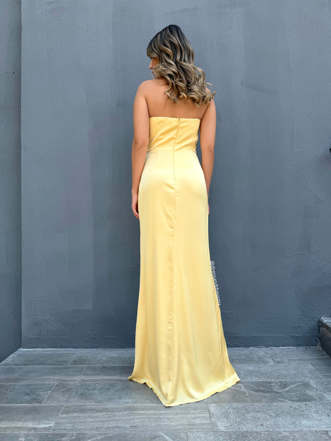Vestido amarillo tableado