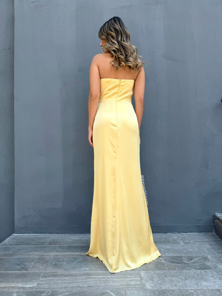 Vestido amarillo tableado