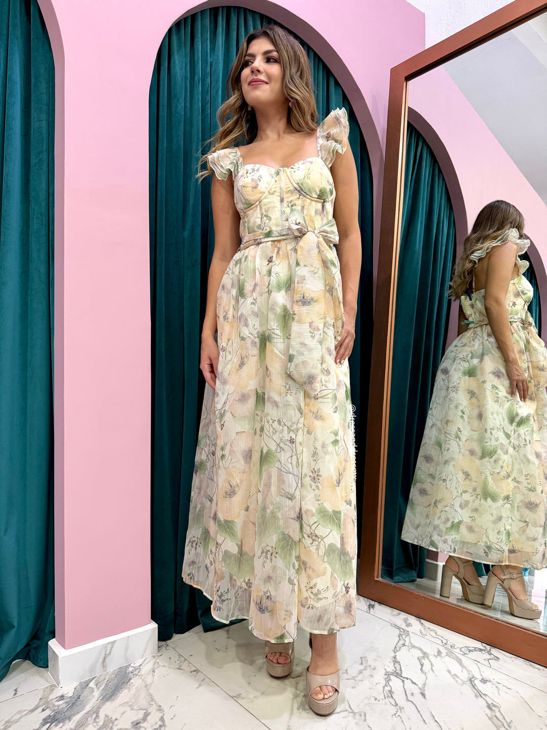 Vestido flores crema