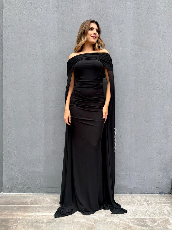 Vestido negro capa