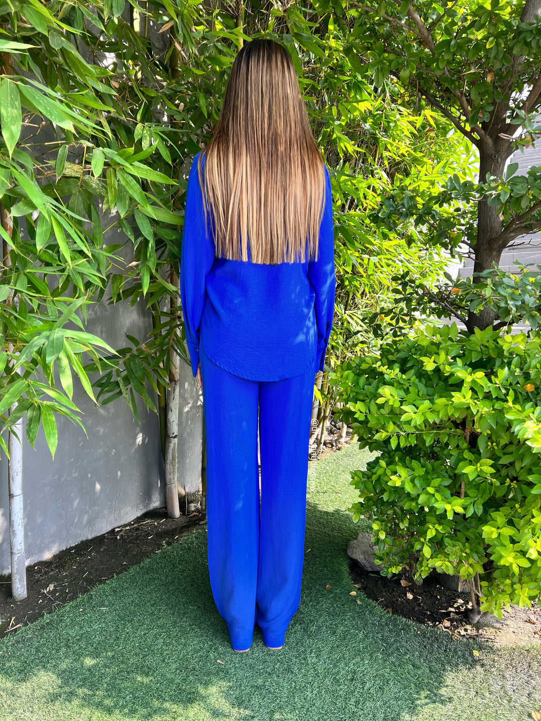 Set pantalón y camisa azul rey