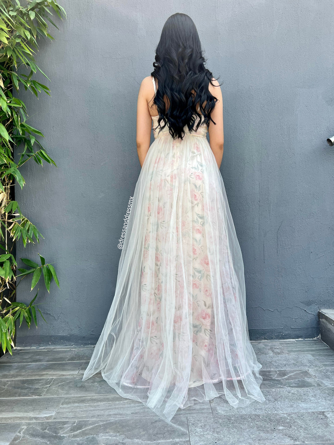 Vestido beige tul flores