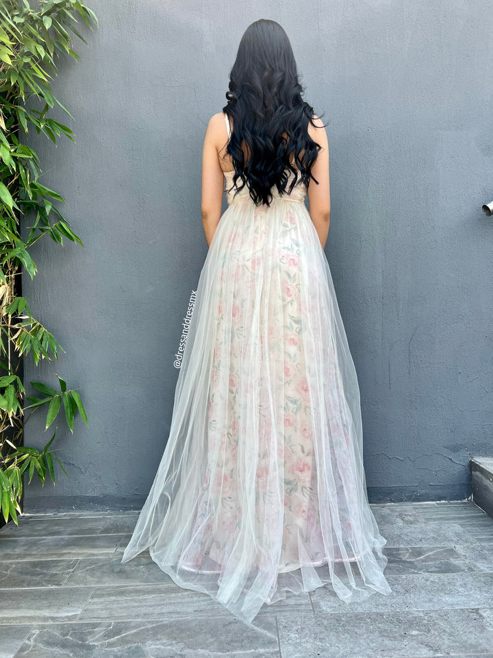 Vestido beige tul flores
