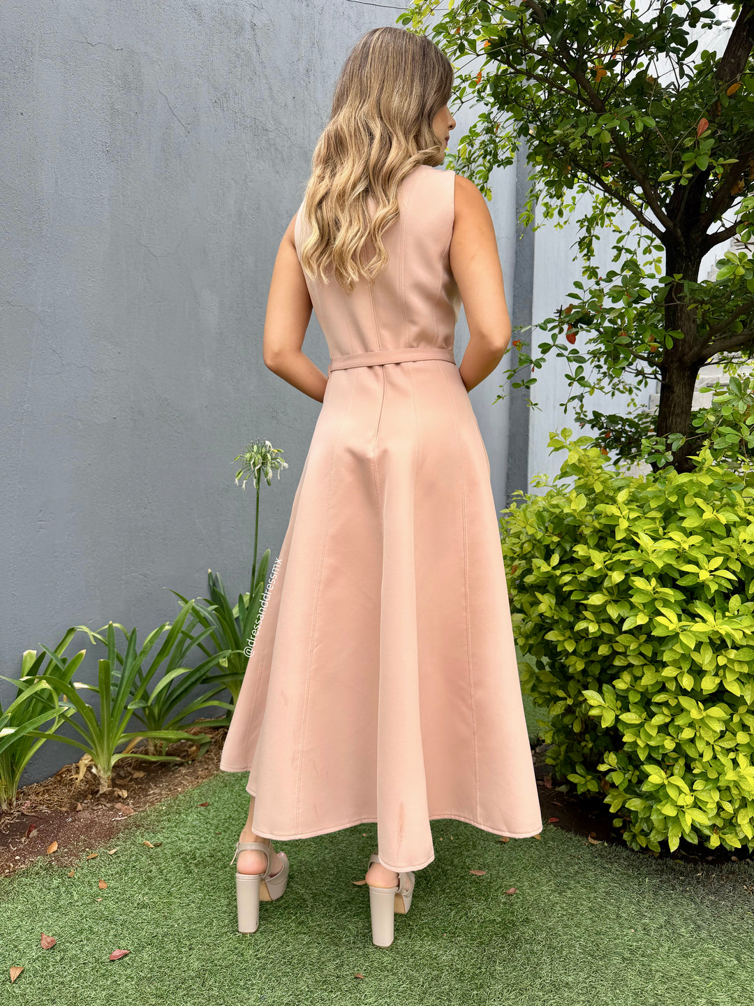Vestido midi beige