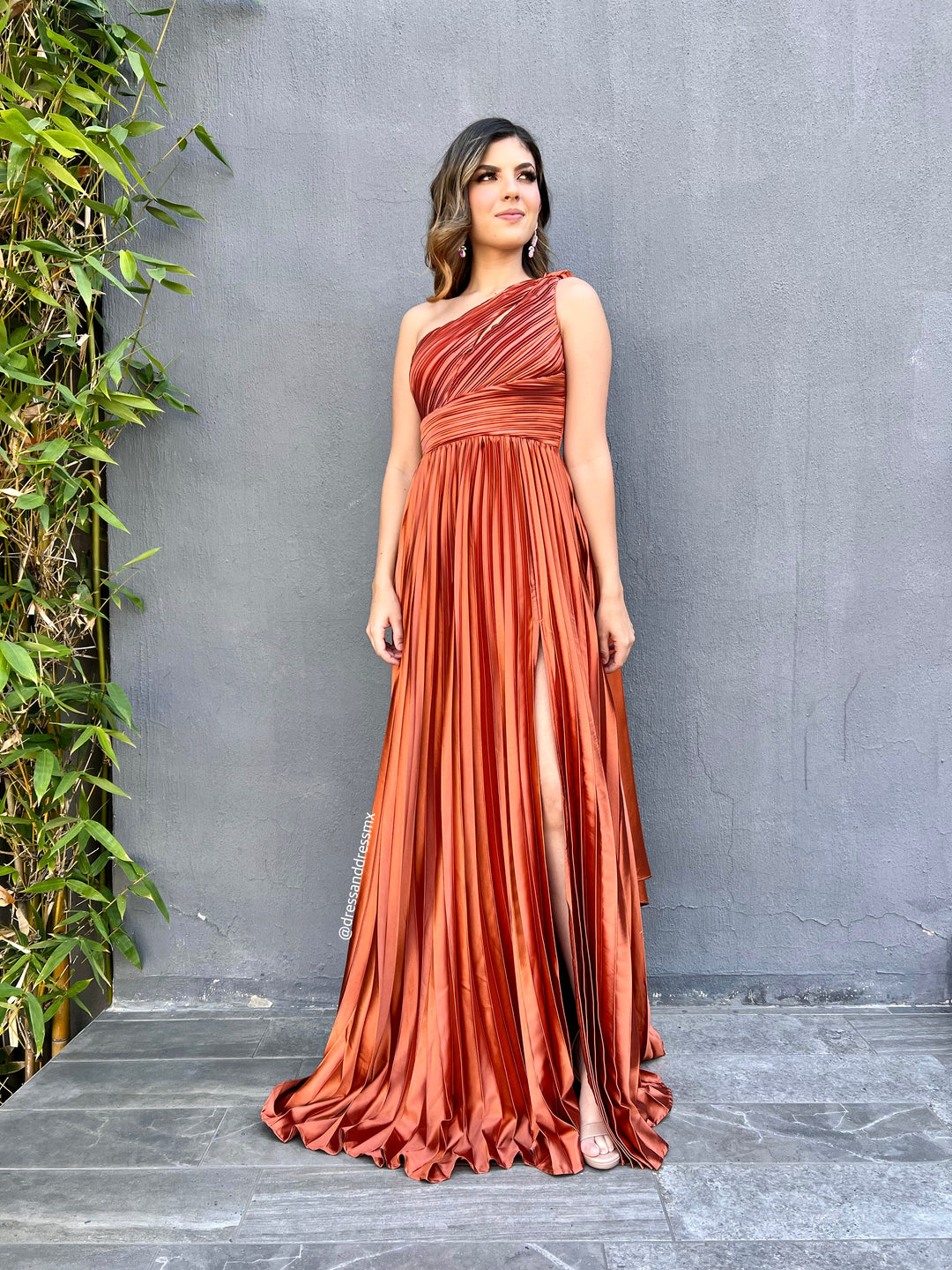Vestido terracota plisado