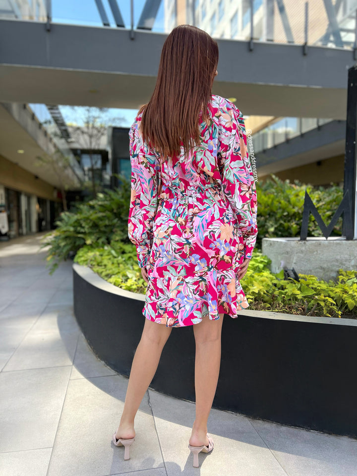 Vestido rosa con hojas