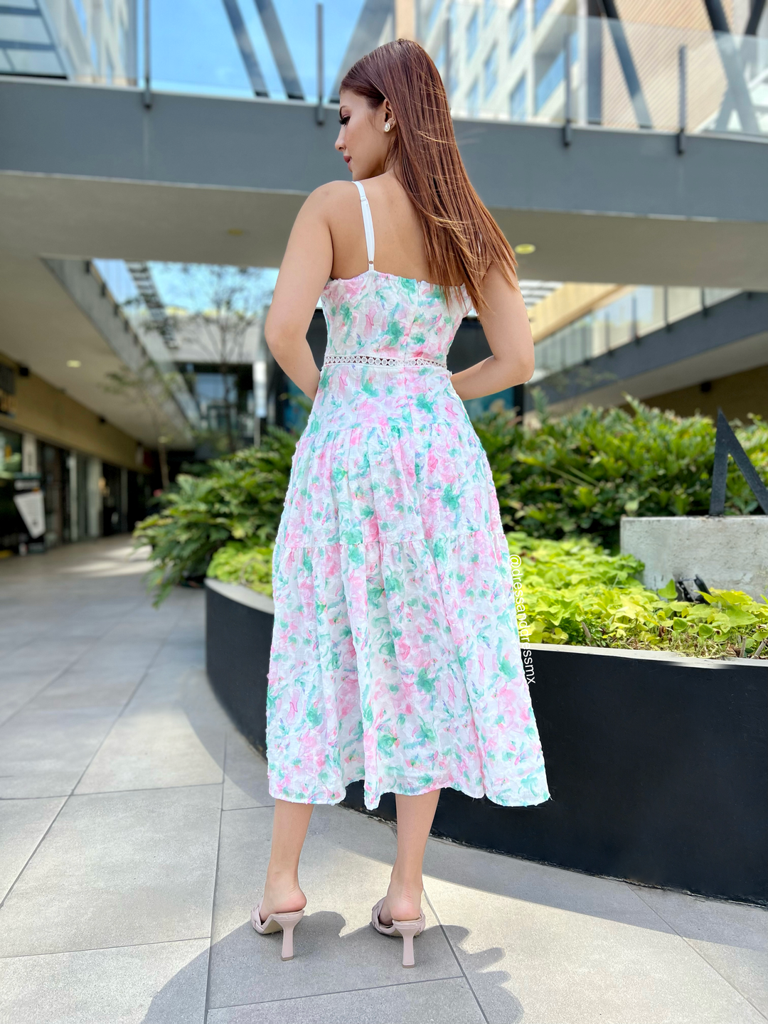 Vestido blanco midi florecitas rosas