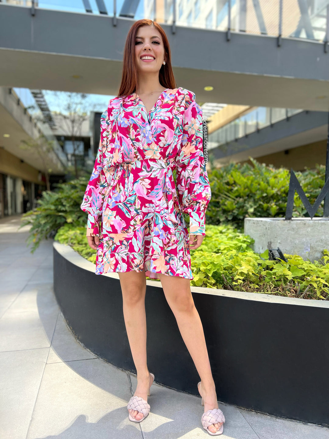 Vestido rosa con hojas