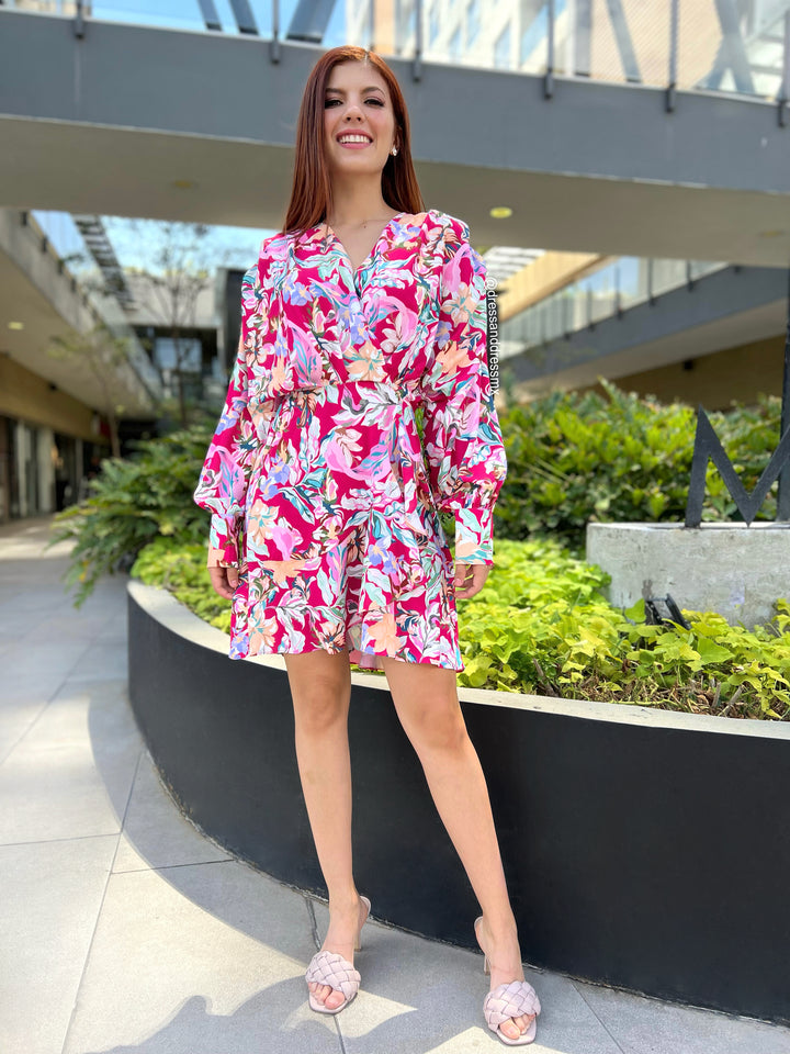 Vestido rosa con hojas