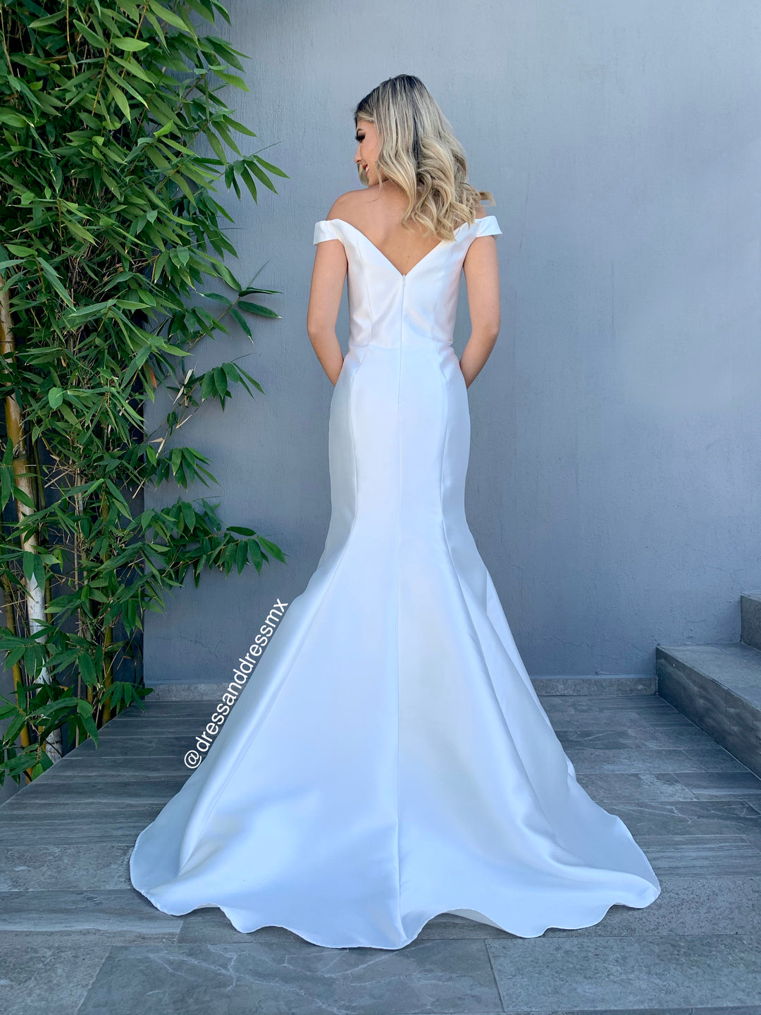 VESTIDO BLANCO OFFSHOULDER LARGO