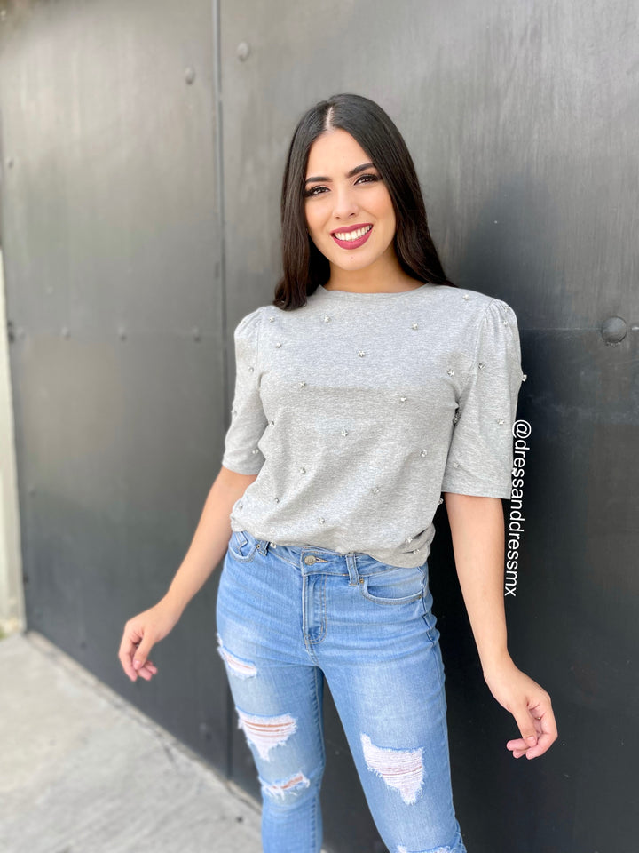 Blusa gris piedras